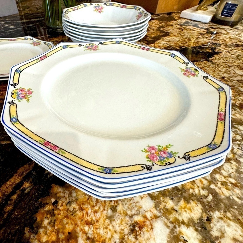 Set of 5 RARE find Johnson Bros 10” dinner plates